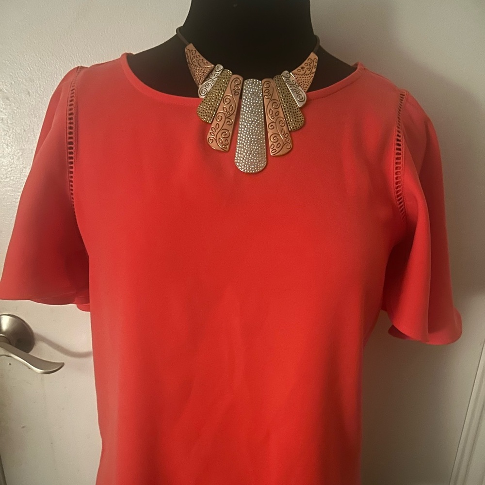 Ann Taylor like new Women’s Short Sleeve Red Blouse - Classic Crew Neck size S
